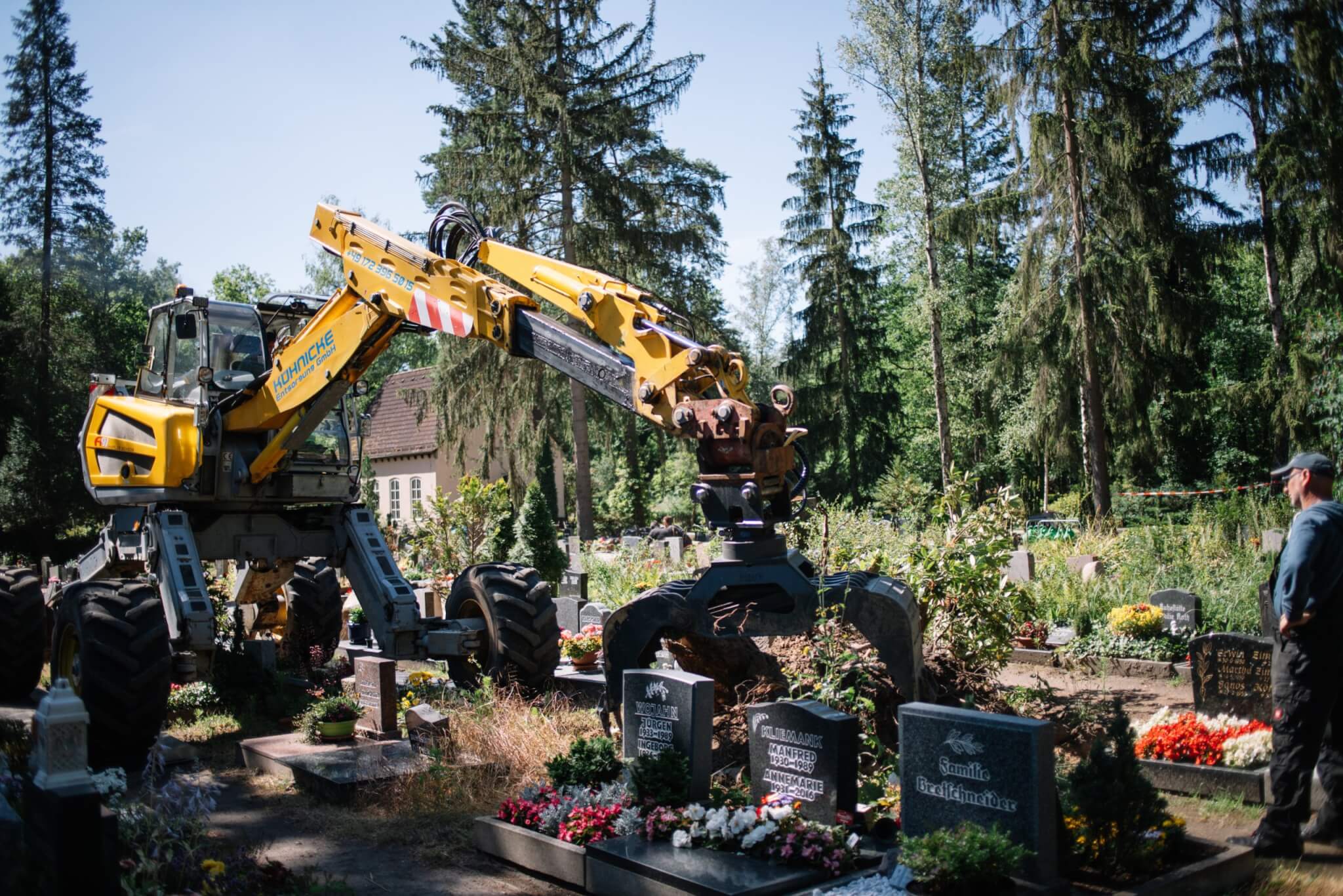 Schreitbagger Friedhof-33